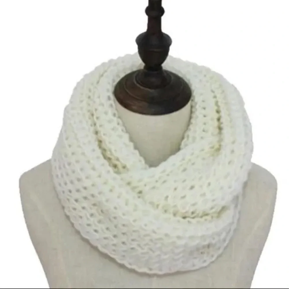 H&M Divided Soft Pointelle Knit White Cream Buttery Soft Infinity Scarf